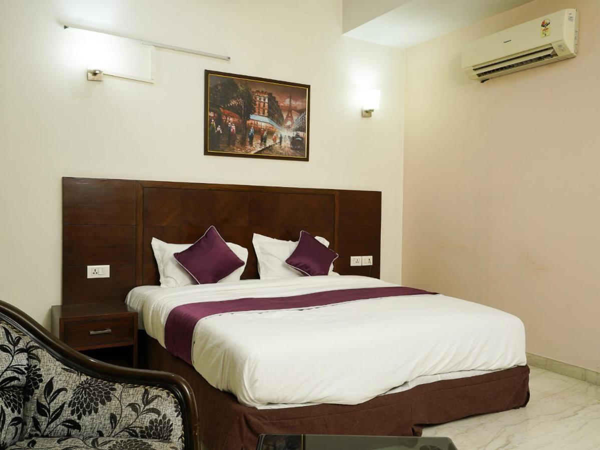 Lime Tree Hotel Sushant Lok Gurgaon Sector 29 Next To Iffco Chowk Metro المظهر الخارجي الصورة