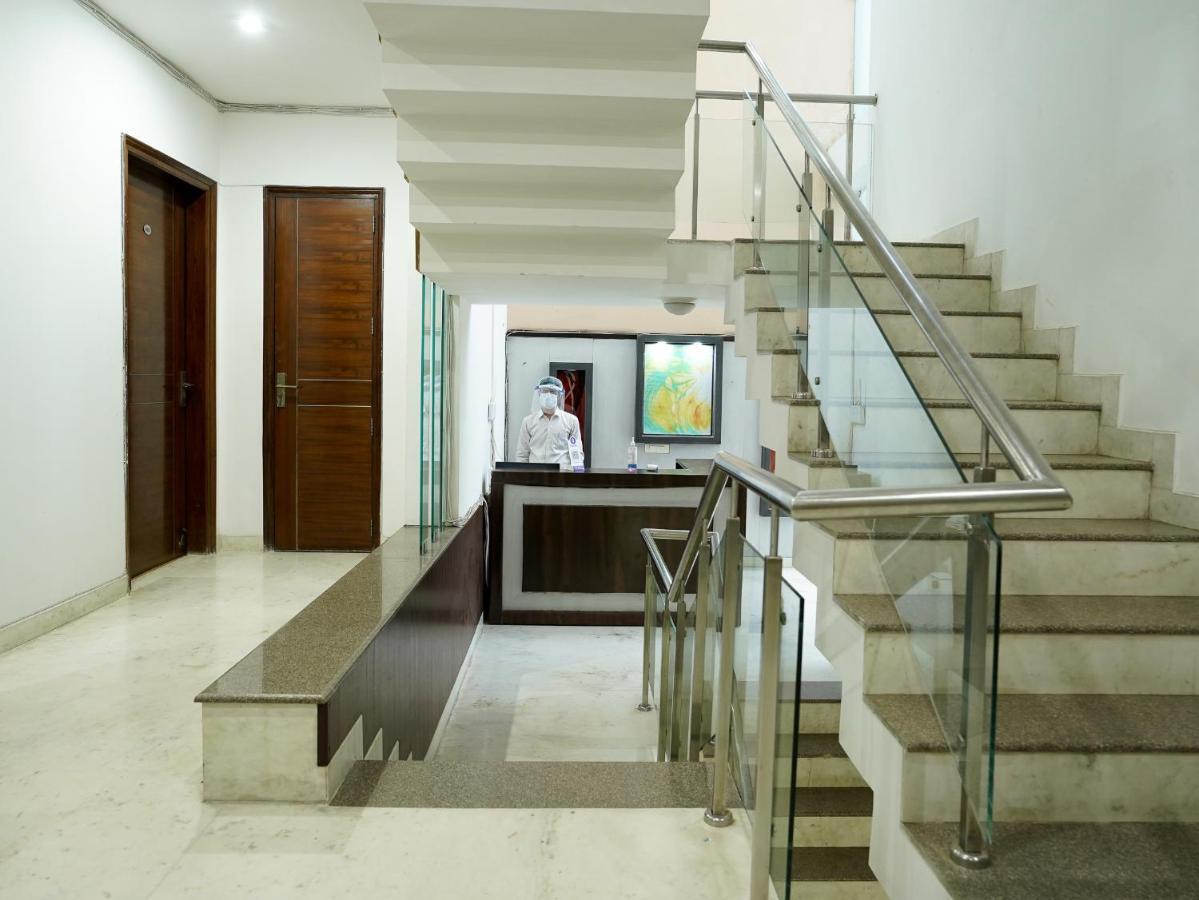 Lime Tree Hotel Sushant Lok Gurgaon Sector 29 Next To Iffco Chowk Metro المظهر الخارجي الصورة