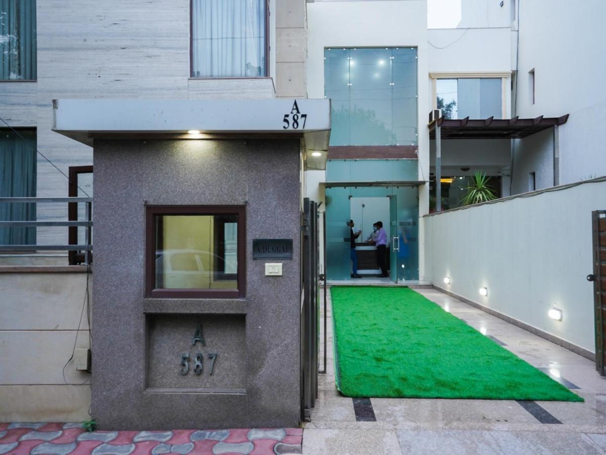 Lime Tree Hotel Sushant Lok Gurgaon Sector 29 Next To Iffco Chowk Metro المظهر الخارجي الصورة