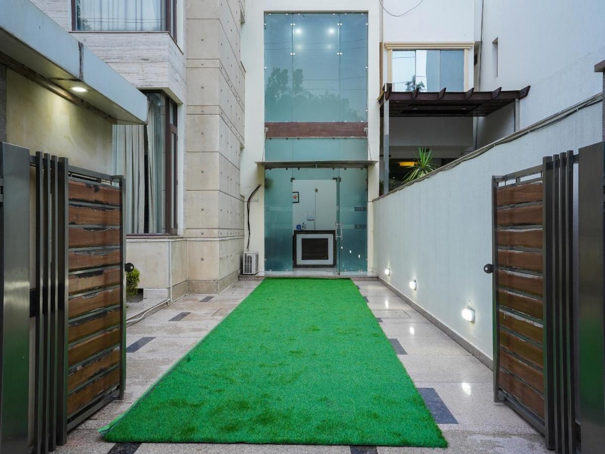 Lime Tree Hotel Sushant Lok Gurgaon Sector 29 Next To Iffco Chowk Metro المظهر الخارجي الصورة