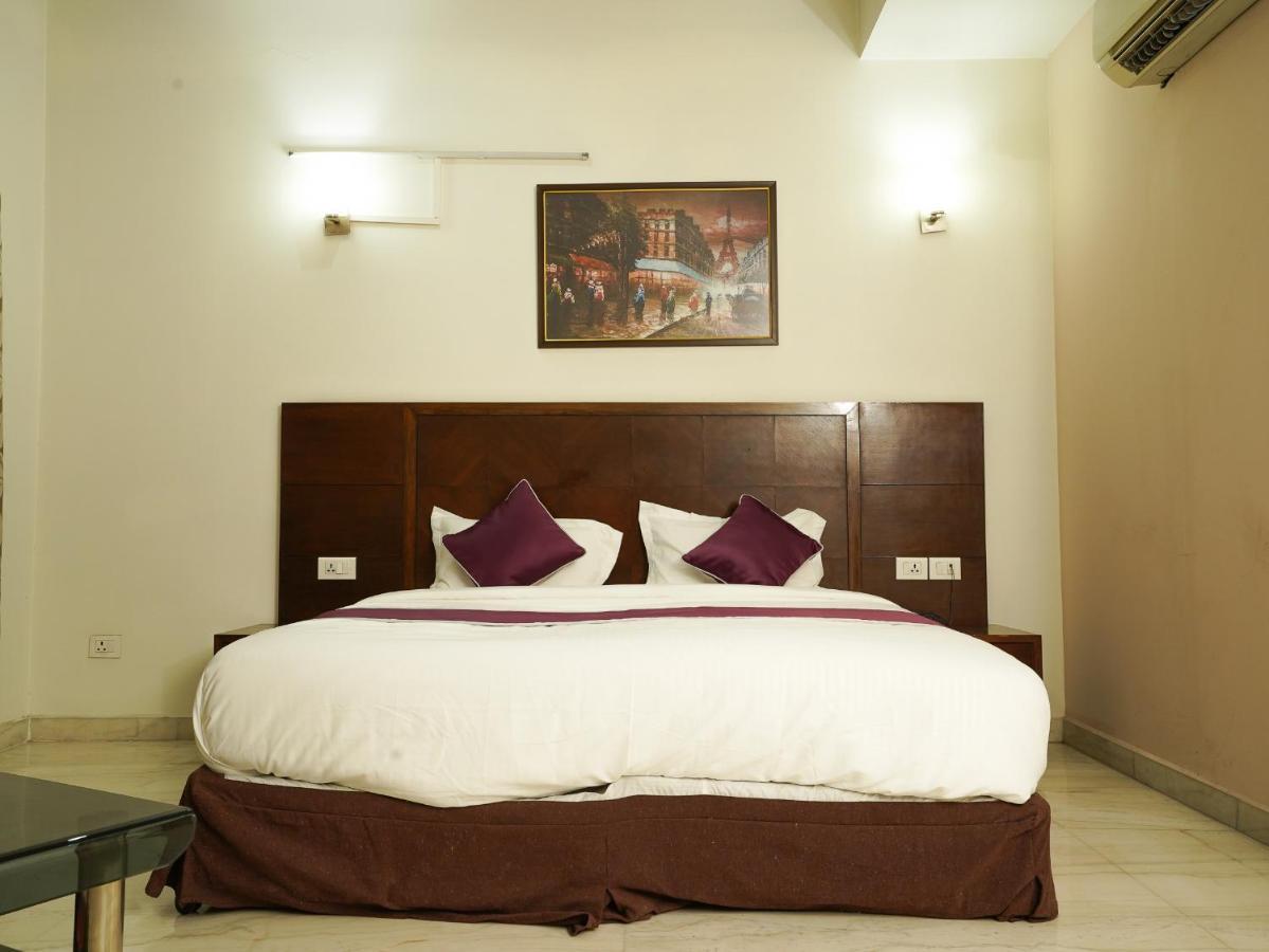 Lime Tree Hotel Sushant Lok Gurgaon Sector 29 Next To Iffco Chowk Metro المظهر الخارجي الصورة