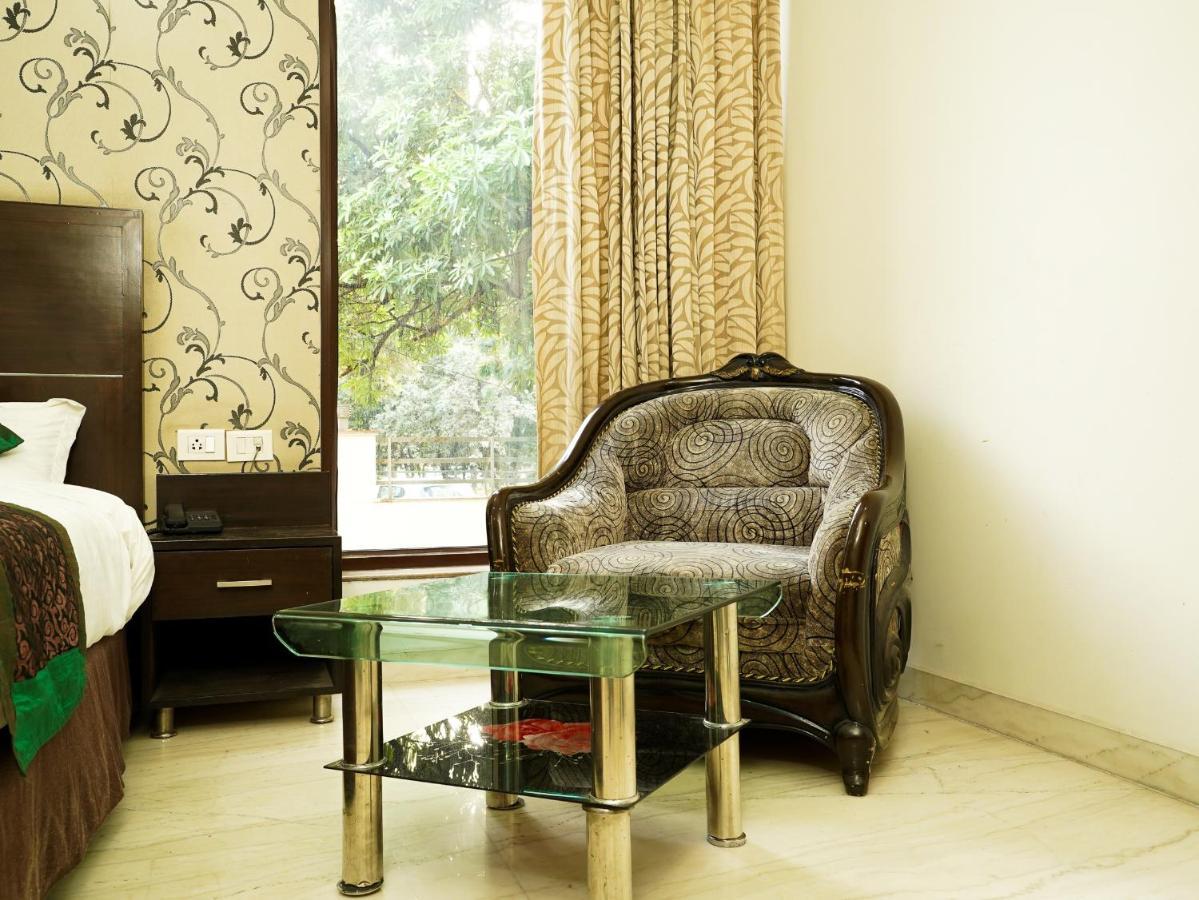 Lime Tree Hotel Sushant Lok Gurgaon Sector 29 Next To Iffco Chowk Metro المظهر الخارجي الصورة