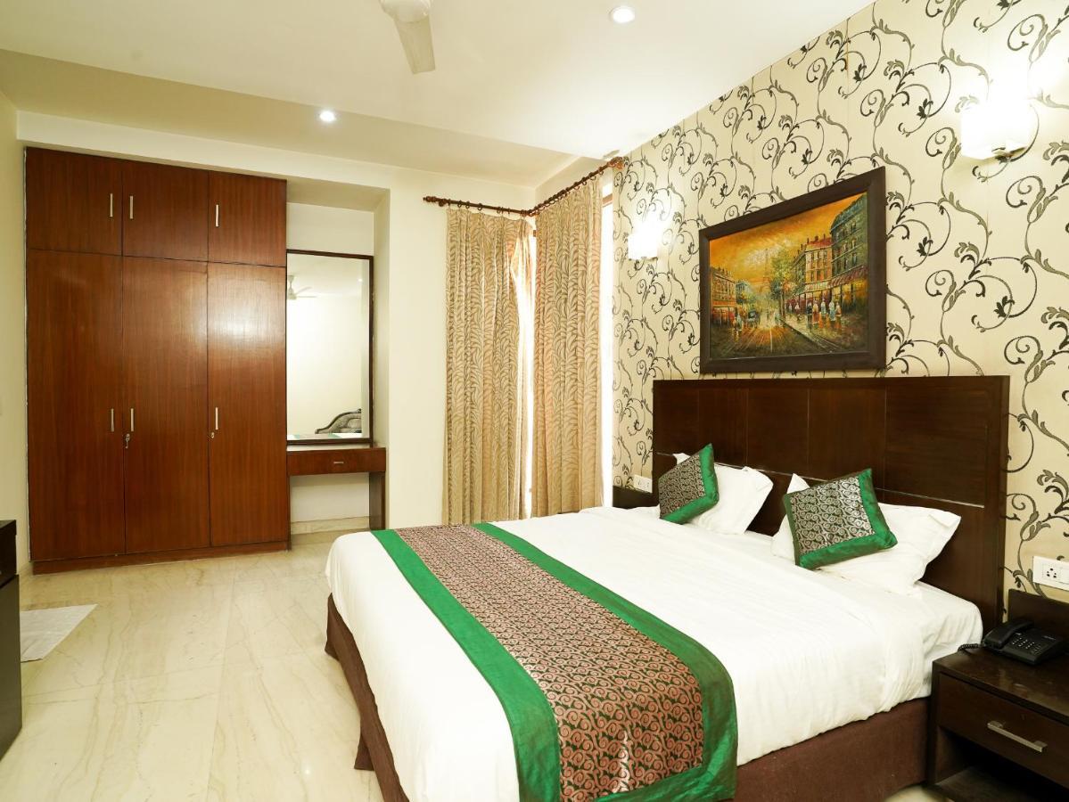 Lime Tree Hotel Sushant Lok Gurgaon Sector 29 Next To Iffco Chowk Metro المظهر الخارجي الصورة