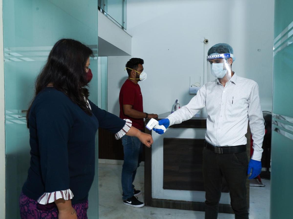 Lime Tree Hotel Sushant Lok Gurgaon Sector 29 Next To Iffco Chowk Metro المظهر الخارجي الصورة