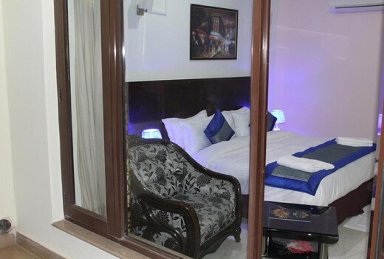 Lime Tree Hotel Sushant Lok Gurgaon Sector 29 Next To Iffco Chowk Metro المظهر الخارجي الصورة