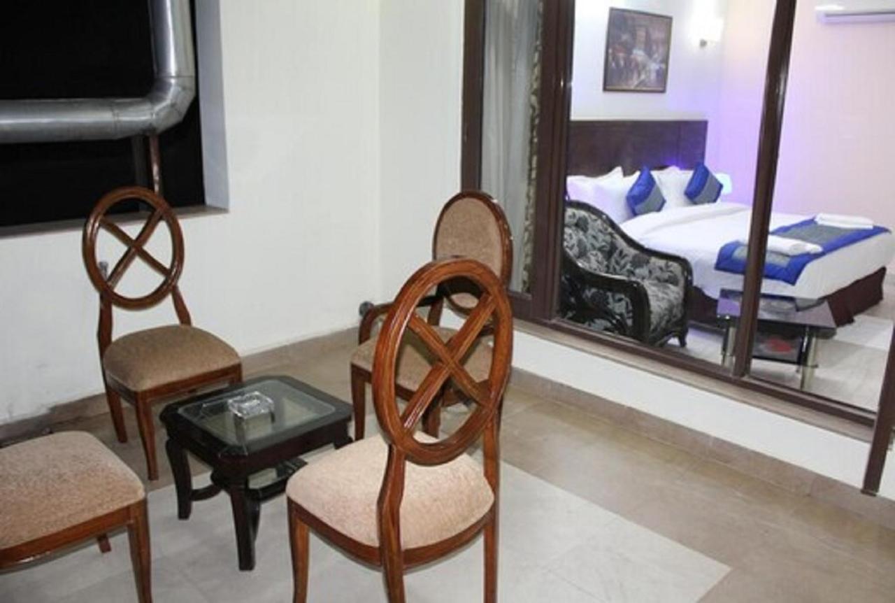 Lime Tree Hotel Sushant Lok Gurgaon Sector 29 Next To Iffco Chowk Metro المظهر الخارجي الصورة
