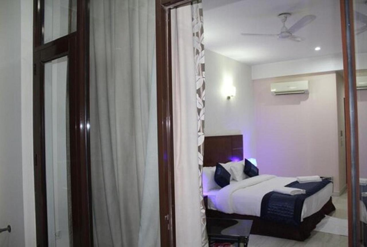 Lime Tree Hotel Sushant Lok Gurgaon Sector 29 Next To Iffco Chowk Metro المظهر الخارجي الصورة