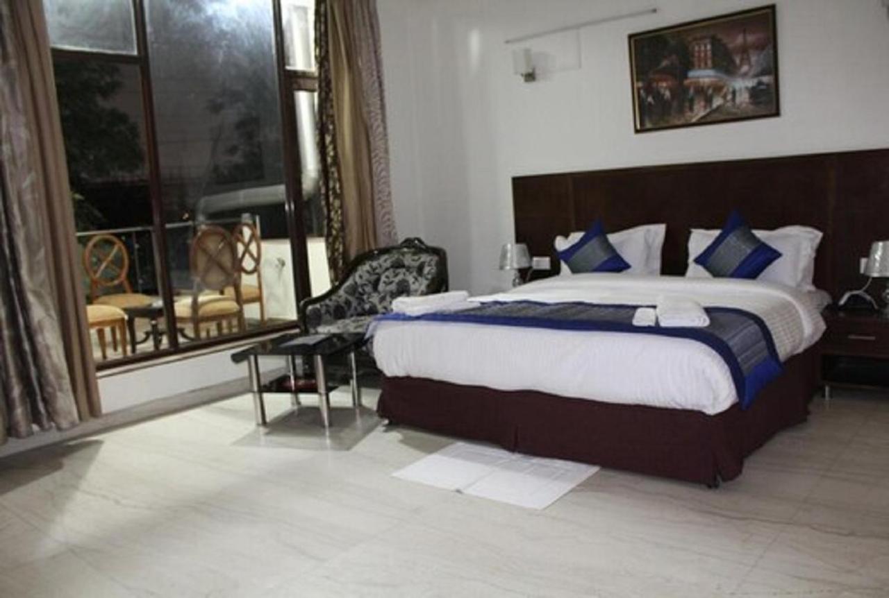 Lime Tree Hotel Sushant Lok Gurgaon Sector 29 Next To Iffco Chowk Metro المظهر الخارجي الصورة