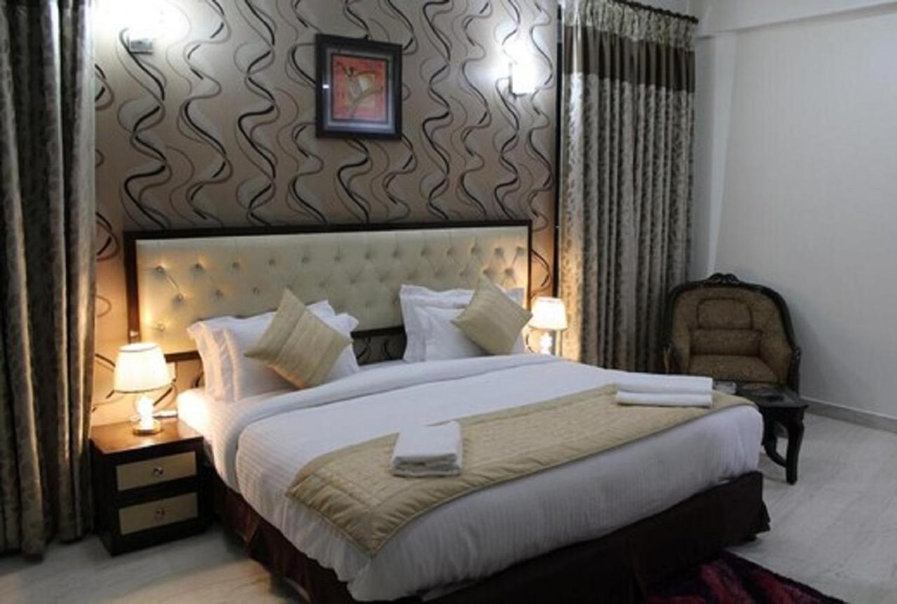 Lime Tree Hotel Sushant Lok Gurgaon Sector 29 Next To Iffco Chowk Metro المظهر الخارجي الصورة