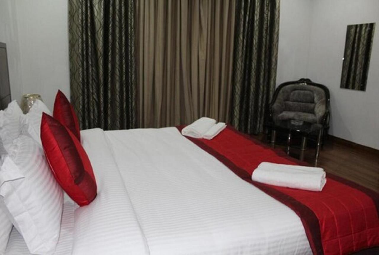 Lime Tree Hotel Sushant Lok Gurgaon Sector 29 Next To Iffco Chowk Metro المظهر الخارجي الصورة