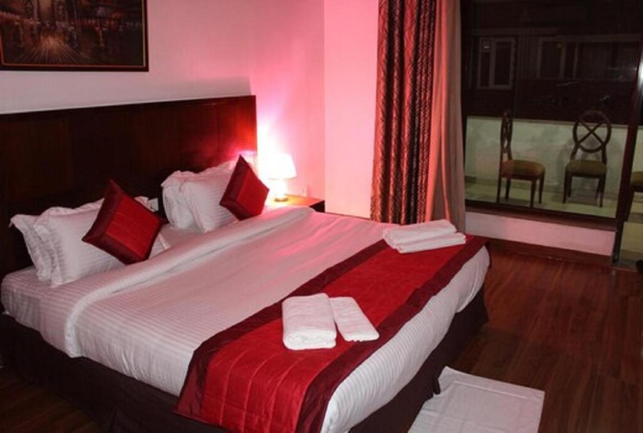 Lime Tree Hotel Sushant Lok Gurgaon Sector 29 Next To Iffco Chowk Metro المظهر الخارجي الصورة