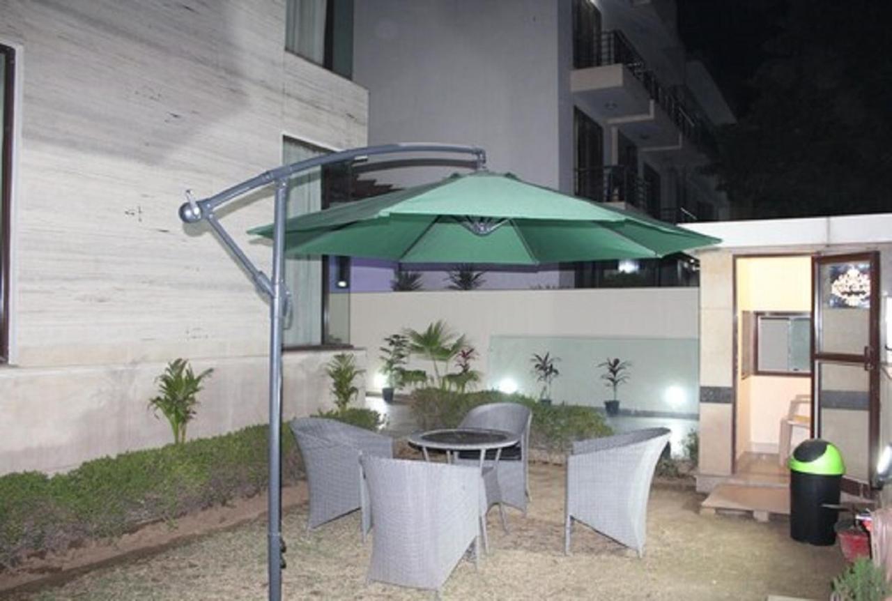 Lime Tree Hotel Sushant Lok Gurgaon Sector 29 Next To Iffco Chowk Metro المظهر الخارجي الصورة