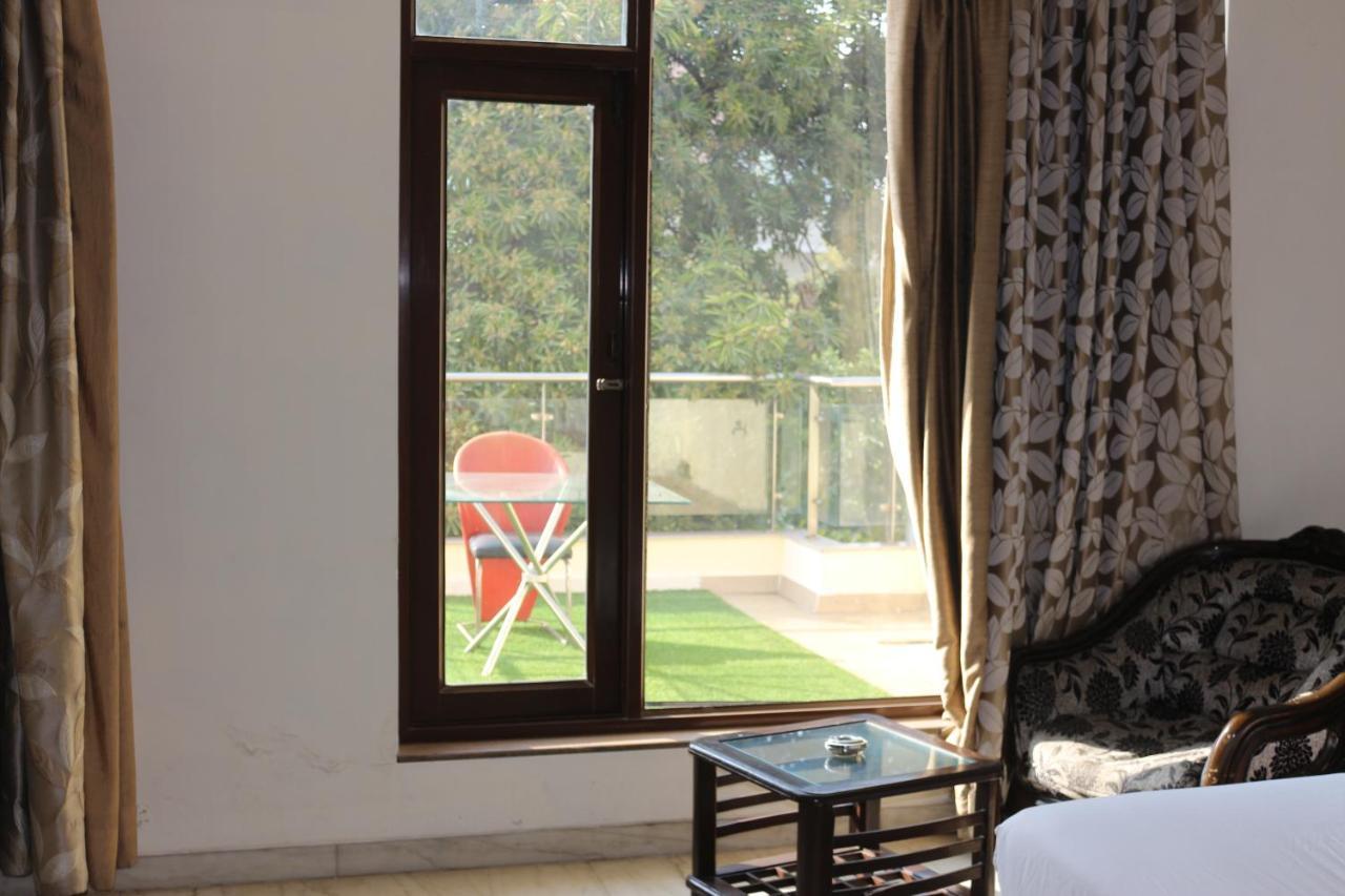 Lime Tree Hotel Sushant Lok Gurgaon Sector 29 Next To Iffco Chowk Metro المظهر الخارجي الصورة