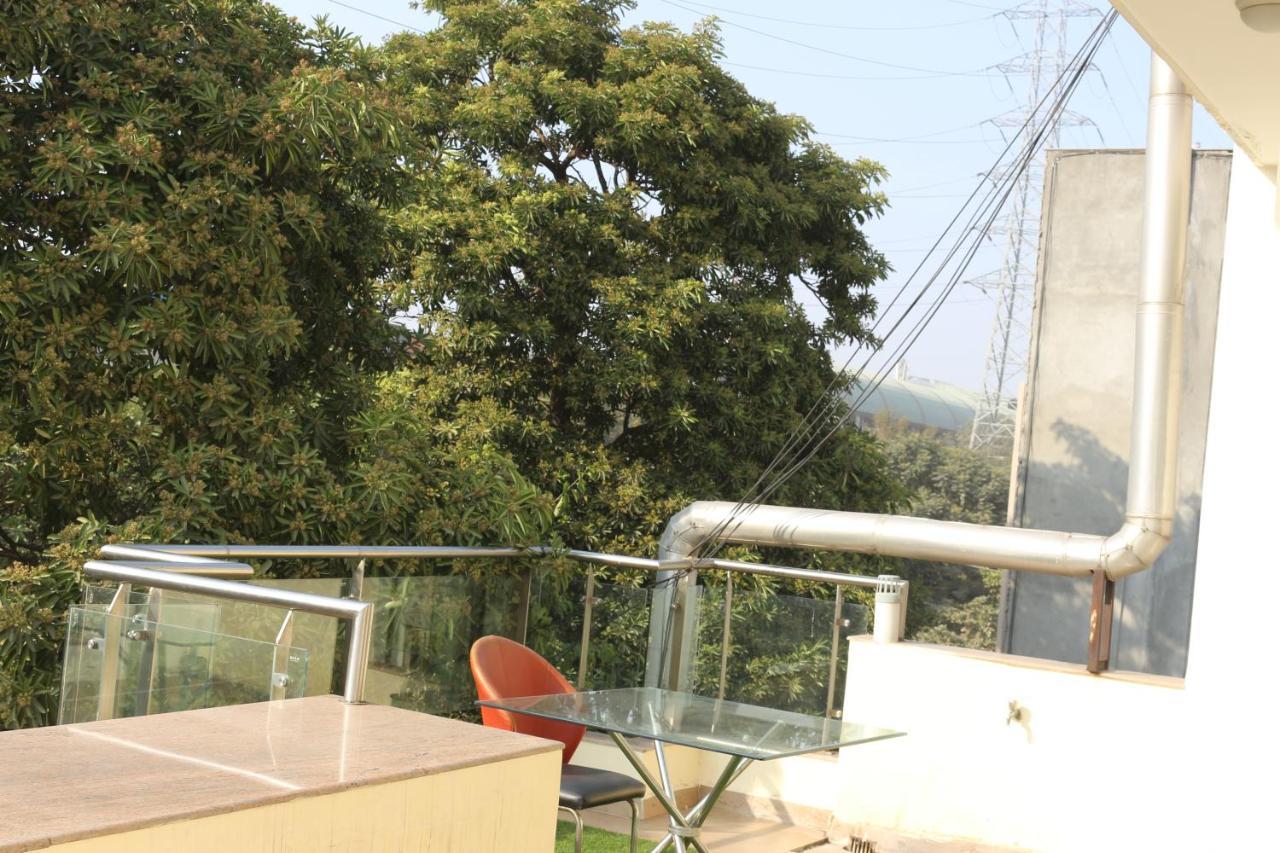Lime Tree Hotel Sushant Lok Gurgaon Sector 29 Next To Iffco Chowk Metro المظهر الخارجي الصورة