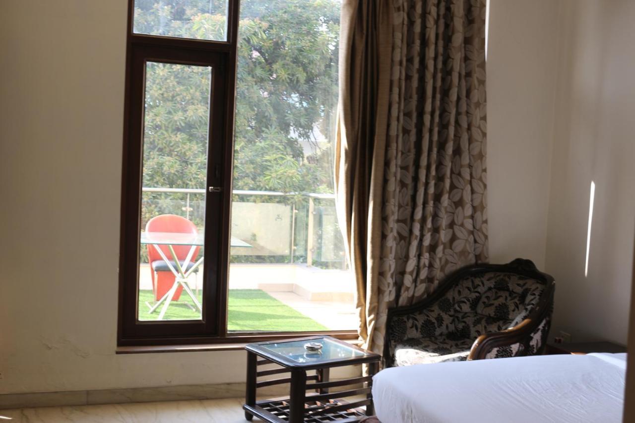 Lime Tree Hotel Sushant Lok Gurgaon Sector 29 Next To Iffco Chowk Metro المظهر الخارجي الصورة