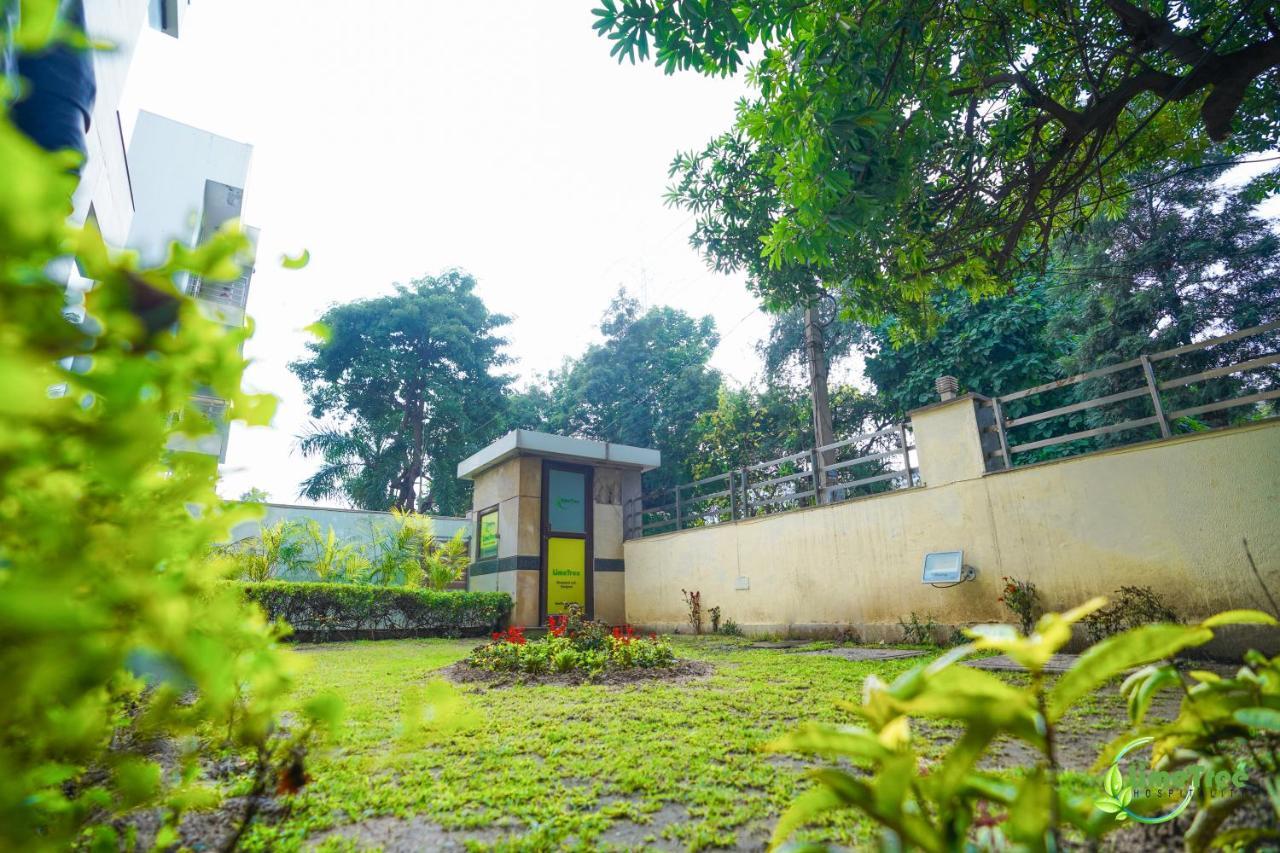 Lime Tree Hotel Sushant Lok Gurgaon Sector 29 Next To Iffco Chowk Metro المظهر الخارجي الصورة